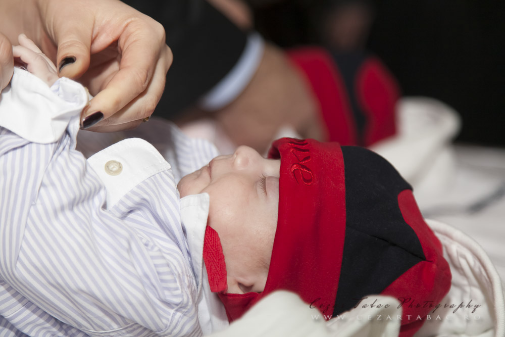 Botez Gemeni Luca Mihai & Vlad Gabriel — Dublă Bucurie în Familie - Cadrul 7 fotograf botez Cezar Tabac Bucuresti