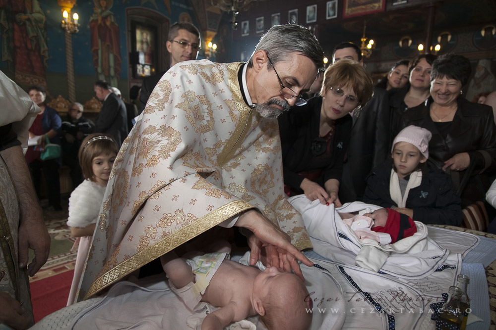 Botez Gemeni Luca Mihai & Vlad Gabriel — Dublă Bucurie în Familie - Cadrul 10 fotograf botez Cezar Tabac Bucuresti