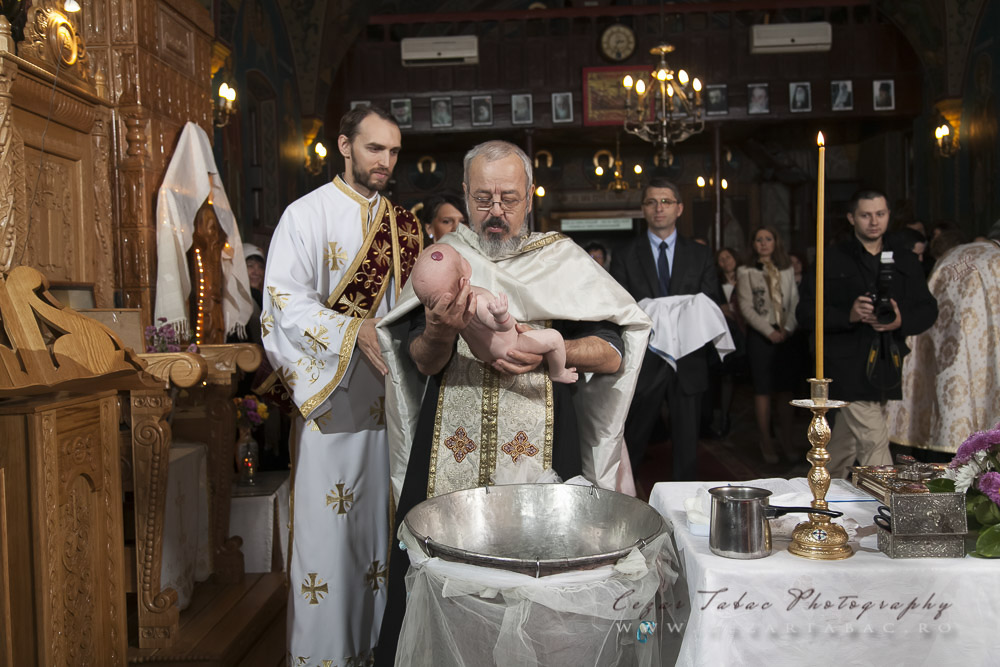 Botez Gemeni Luca Mihai & Vlad Gabriel — Dublă Bucurie în Familie - Cadrul 11 fotograf botez Cezar Tabac Bucuresti