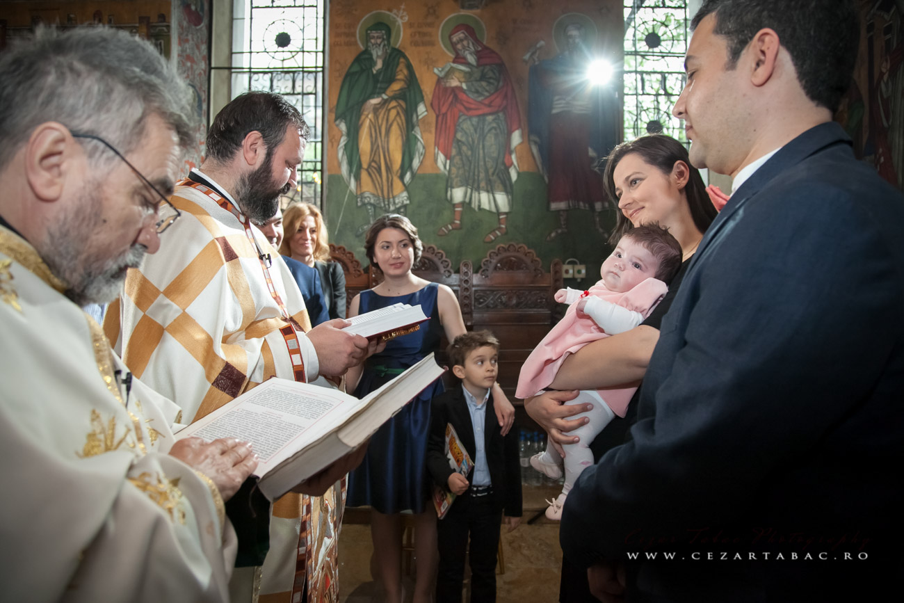 Botezul Sarei Maria — O Zi Plină de Har & Emoție - Cadrul 4 fotograf botez Cezar Tabac Bucuresti