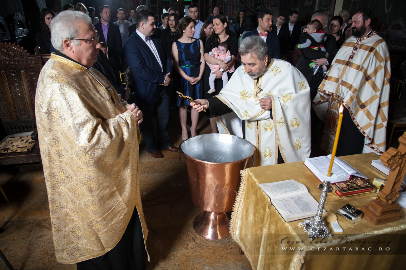 Botezul Sarei Maria — O Zi Plină de Har & Emoție - Cadrul 6 fotograf botez Cezar Tabac Bucuresti