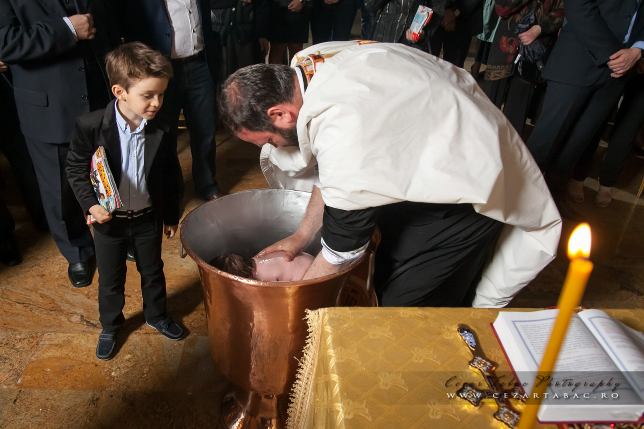 Botezul Sarei Maria — O Zi Plină de Har & Emoție - Cadrul 7 fotograf botez Cezar Tabac Bucuresti