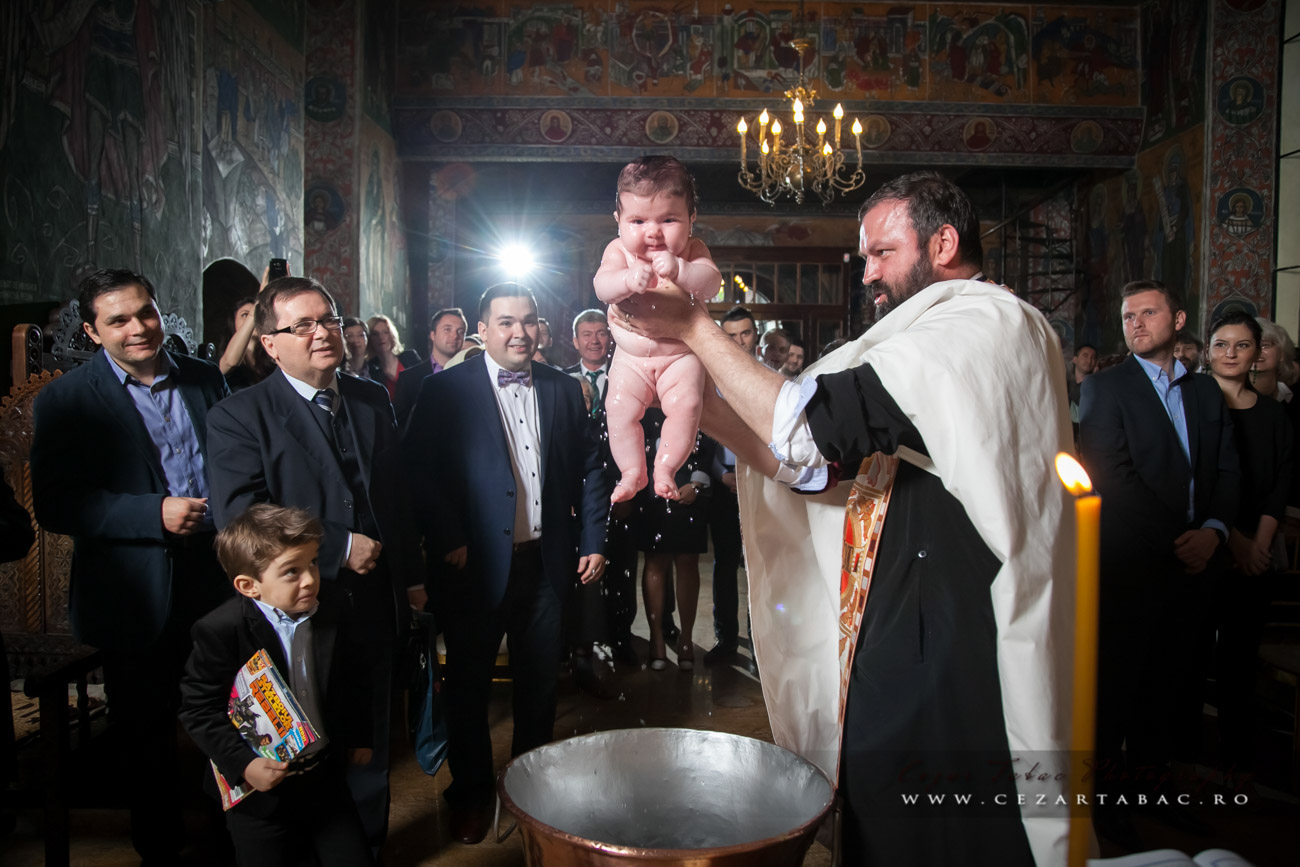 Botezul Sarei Maria — O Zi Plină de Har & Emoție - Cadrul 9 fotograf botez Cezar Tabac Bucuresti