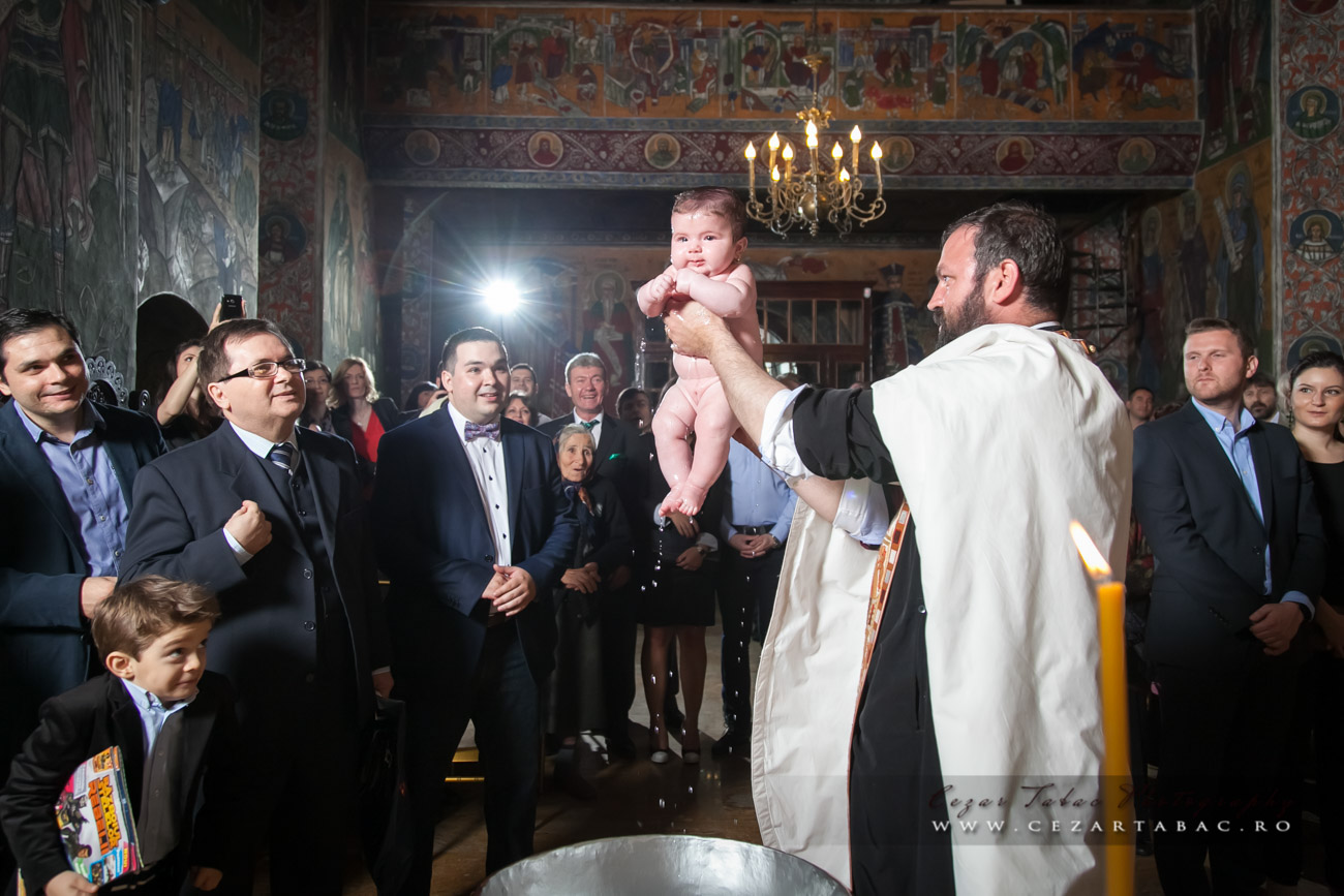 Botezul Sarei Maria — O Zi Plină de Har & Emoție - Cadrul 10 fotograf botez Cezar Tabac Bucuresti