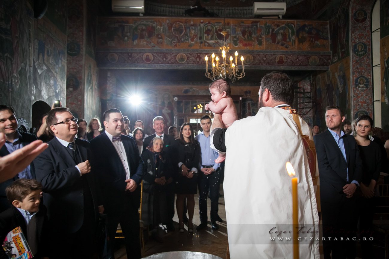 Botezul Smarandei — Emoție, Lumină și Tradiție - Cadrul 11 fotograf Cezar Tabac București