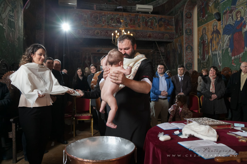 Botez Vlad Dominic — Biserica Izvorul Tămăduirii & Stejarii Country Club - Cadrul 8 fotograf botez Cezar Tabac Bucuresti