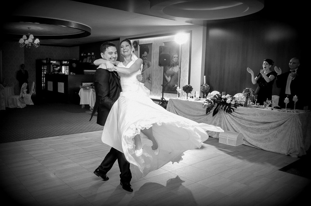 Nuntă Autentică Cristi & Mona — București - Cadrul 19 fotograf Cezar Tabac București